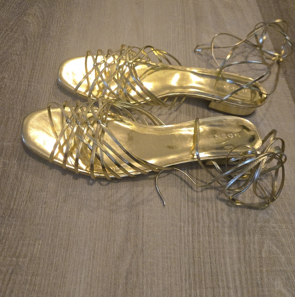 Doen Gold Sandals with Strappy Design
